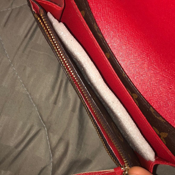 Louis Vuitton Wallet - Picture 3 of 7